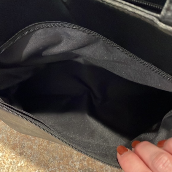 Black leather Wilson’s Leather purse - Picture 4 of 13